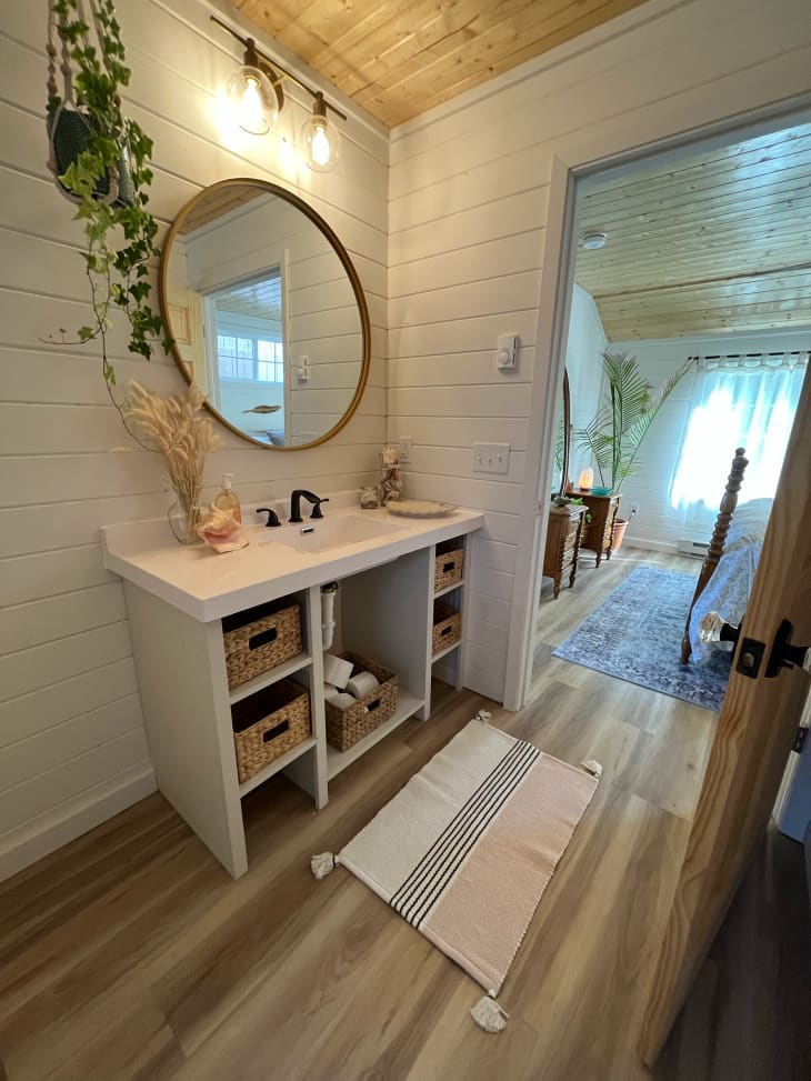 25 Farmhouse Bathroom Decor Ideas (With Inspiring Photos
