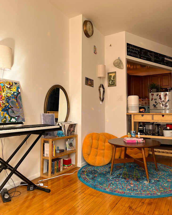 Discover Cozy Small Apartment Ideas in a Tiny NYC Studio | Apartment ...