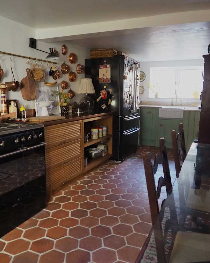 See This Kitchen's Charming Makeover with Terracotta Tiles | Apartment ...