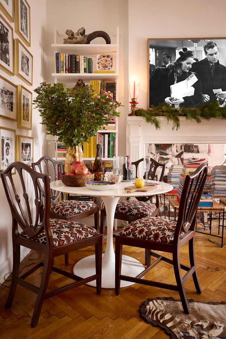 Tour Interior Designer Adnan Anwar's Holiday Decorated Home | Apartment ...