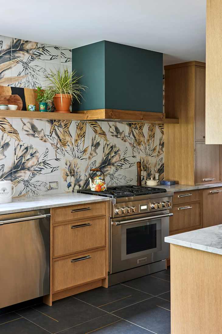 This Florist’s Earthy Kitchen Makeover Was Inspired by a Single Tile ...