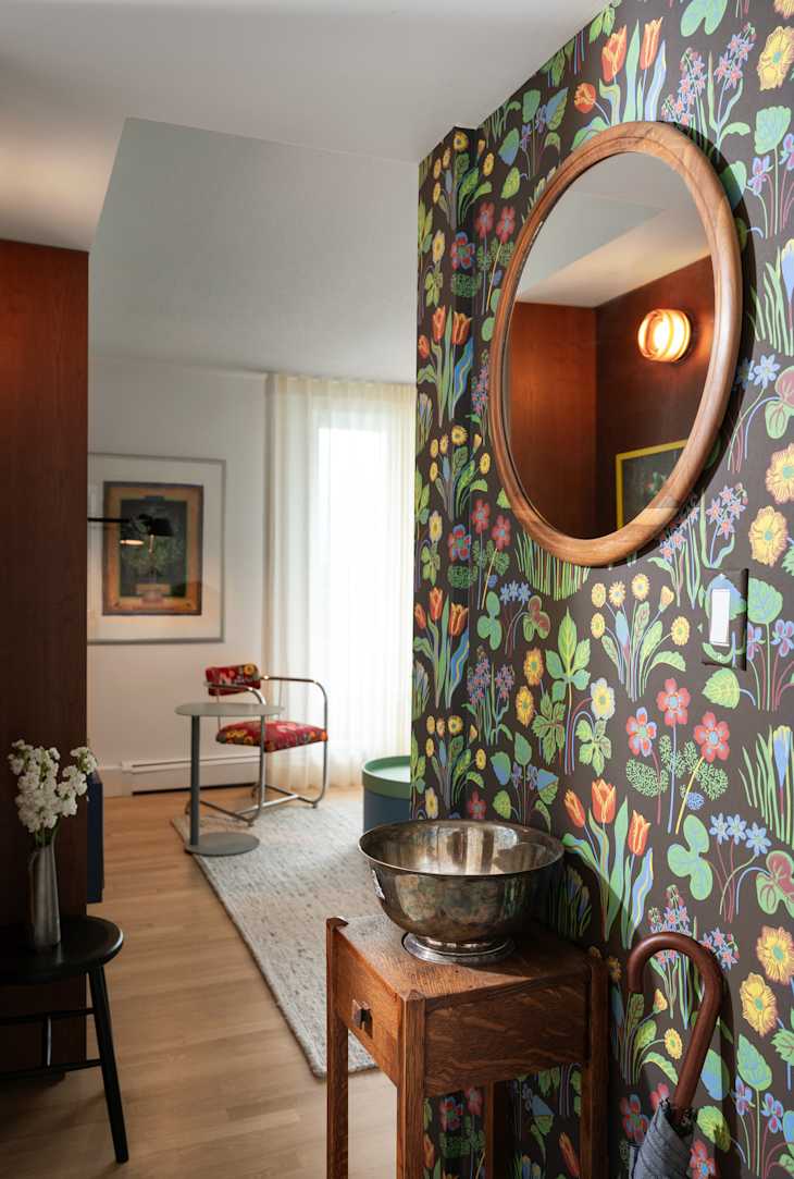 See Inside a 1960s Rental Turned Bold, Color-Soaked Retreat | Apartment ...
