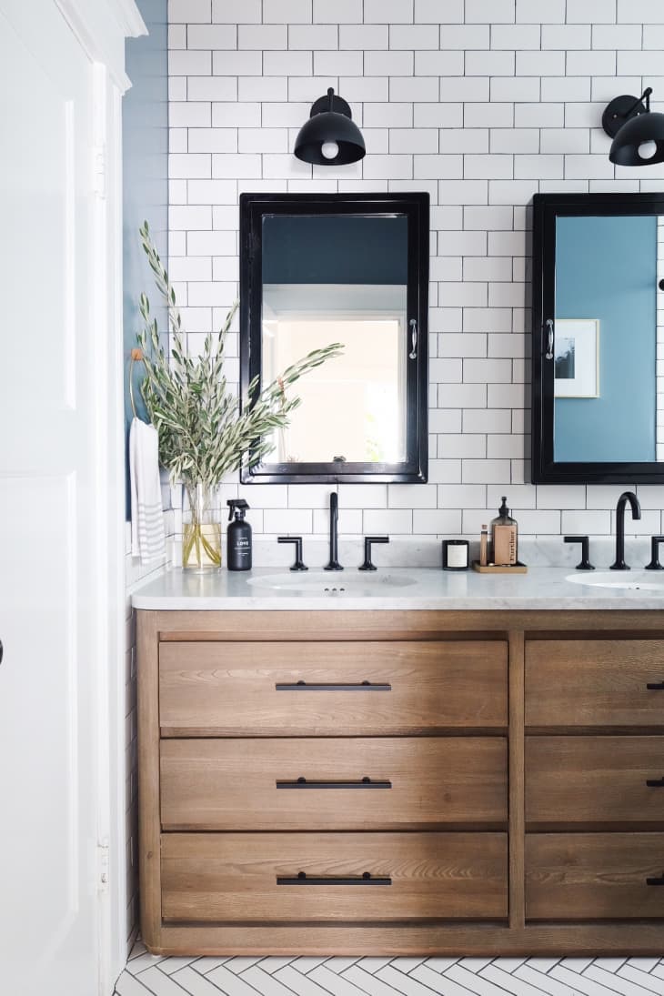 Top 10 Best DIY Bathroom Projects  Decoração apartamento pequeno