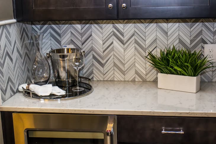 Zigzag patterned kitchen backsplash and countertop