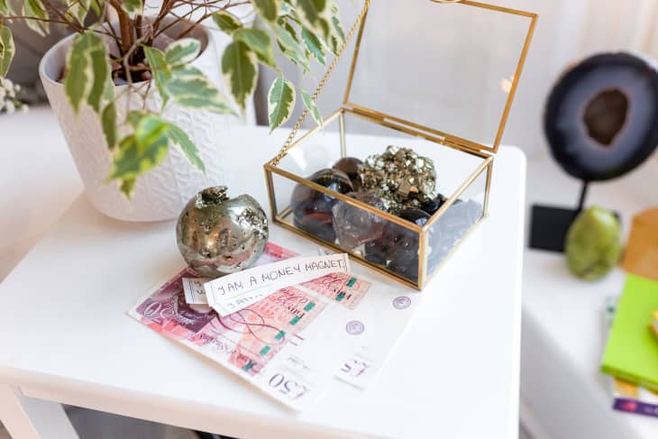 Crystals and affirmations to manifest money