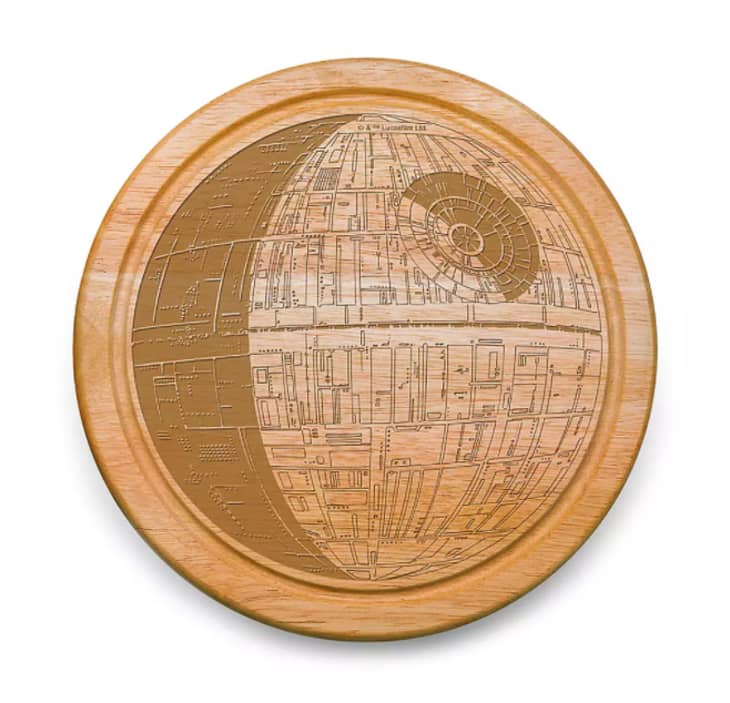 Engraved circular cheeseboard that looks like Star Wars' Death Star