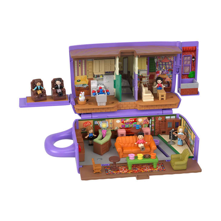 New 'Friends' Polly Pocket Set Is the Ultimate '90s Mashup