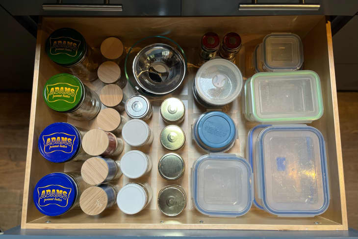 Organized tupperware drawer using Boundary Declutter method.