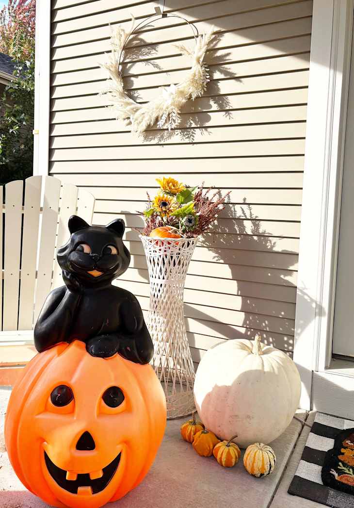See My "Over-the-Top" Halloween House (300 Kids Trick-or-Treat Every Year!)