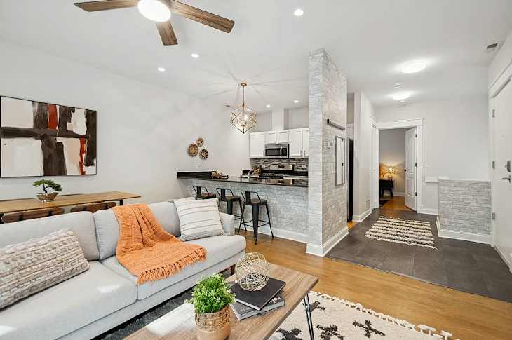 See How a Stager Fixed This Virtually Staged Home | Apartment Therapy