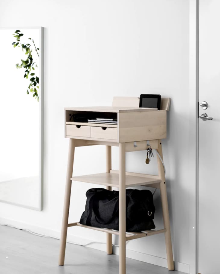 https://cdn.apartmenttherapy.info/image/upload/f_auto,q_auto:eco,w_730/at%2Fstyle%2F2020-03%2FWFH%20Makeshift%20Desk%2Fknotten%20desk