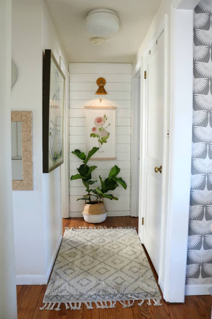 Entry way with faked sconce