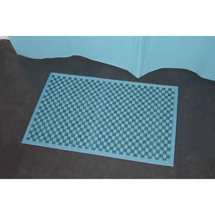 Blue checkerboard bathmat with bamboo