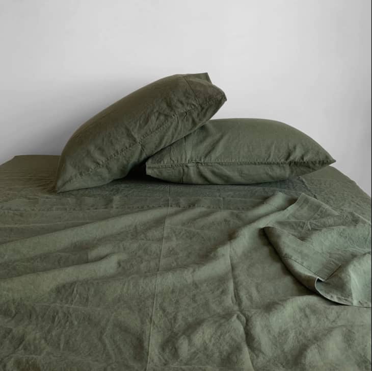 Green linen sheets from Linoto
