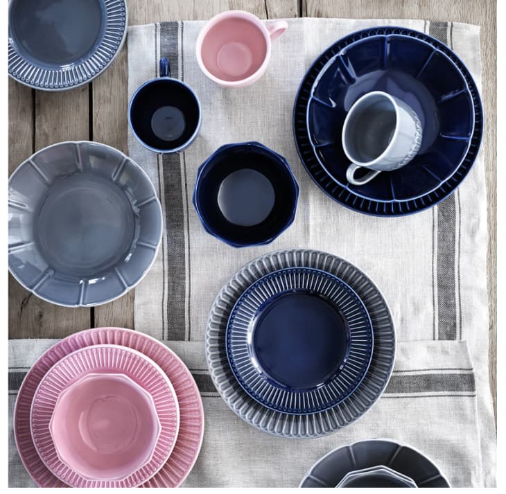 Stoneware plates from IKEA with fluted trim in pink and blue colors