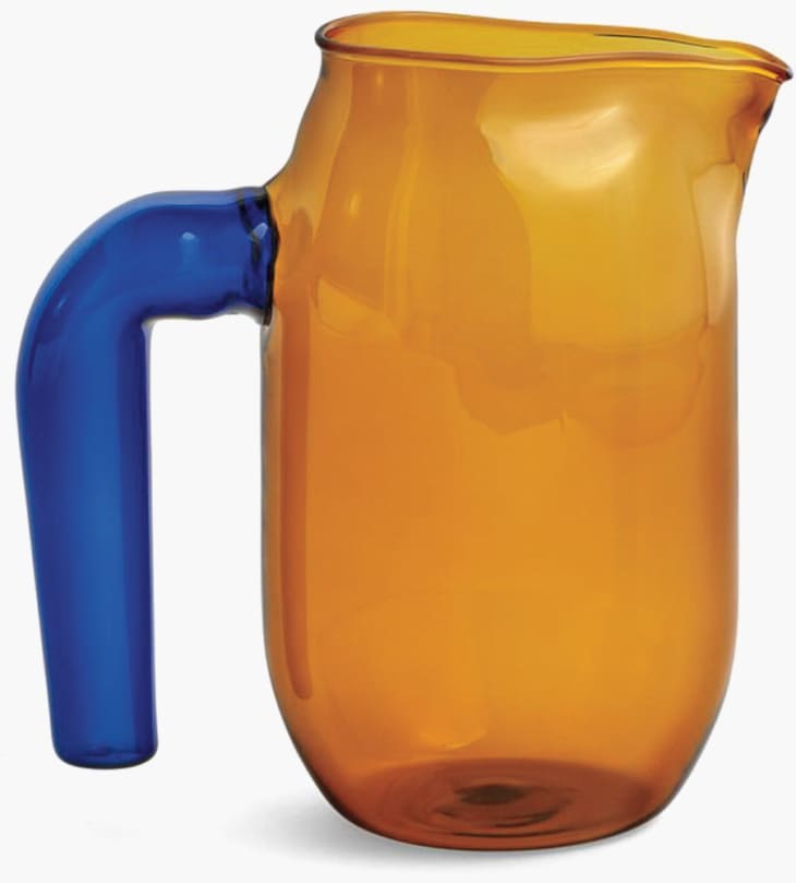 Hay pitcher in amber glass with a blue glass handle