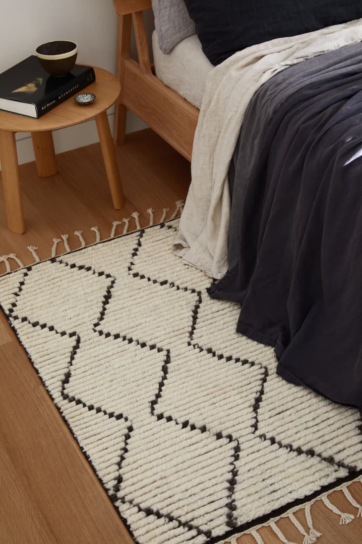 These Earthy, Minimalist Rugs Are Made for Small Space ...