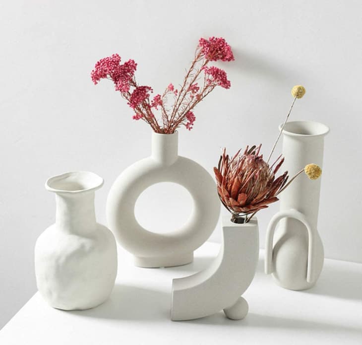 Vases with curves in white from Amazon
