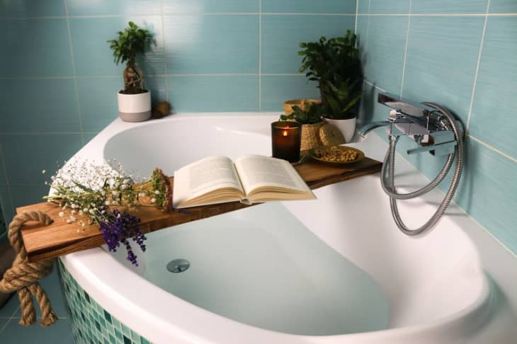 22 Cool Bathtub Caddies or Marvelous Bathtub Tray Design Ideas To