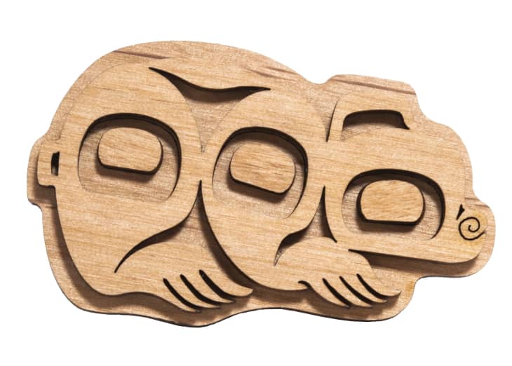 Magnet animal carved out of wood