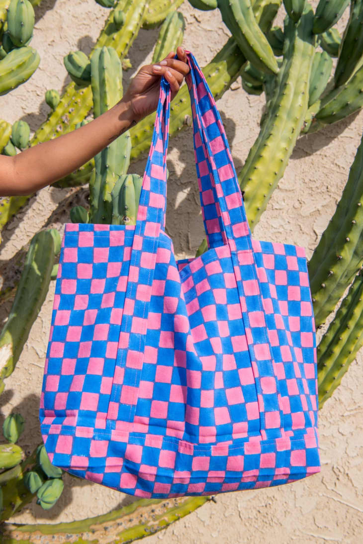 Checkered tote in blue and pink