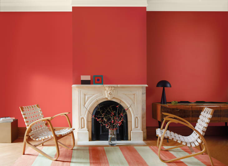 Raspberry Blush, Benjamin Moore's Color of the Year used on the walls of a livnig room
