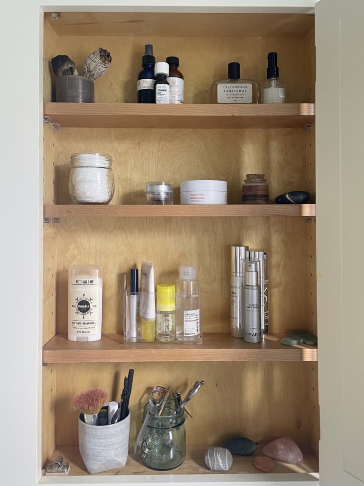 How to Decorate a Medicine Cabinet