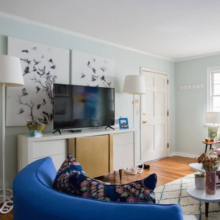 21 Small Living Rooms With TVs That Actually Look Good