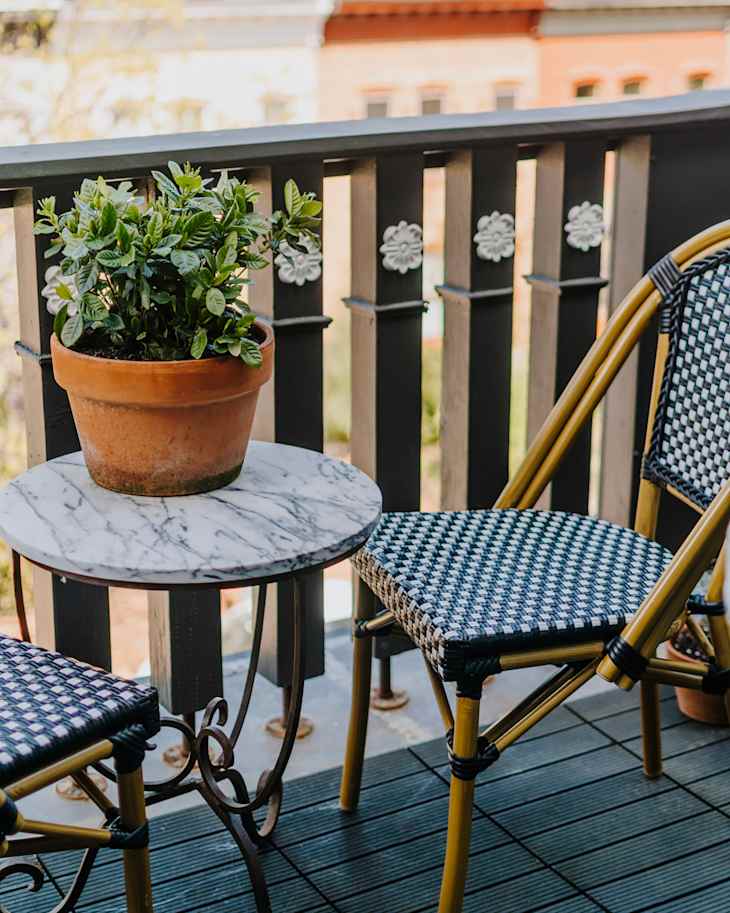 Why a Side Table Is a Perfect Dining Table for a Small Patio