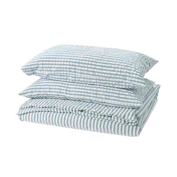 The IKEA SMÅNUNNEÖRT Duvet Set Is “Perfect for Summertime”