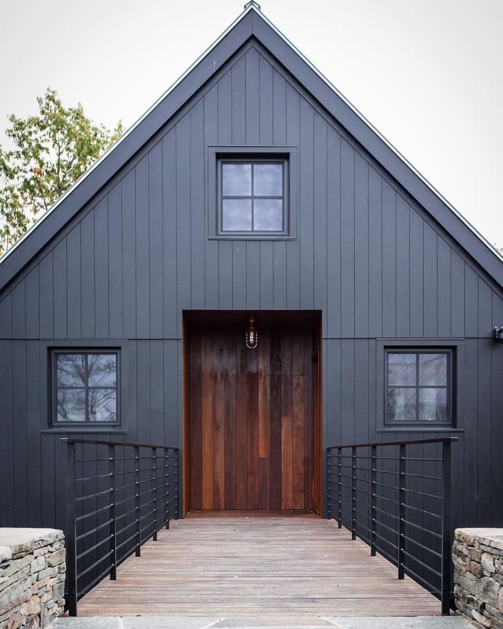 15 Chic Black Houses AllBlack Exteriors For Your Next Repaint
