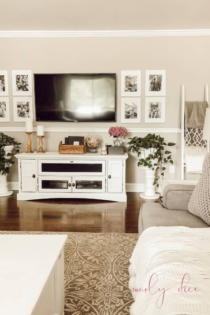 10 creative ideas to decorate under tv and add style to your living room