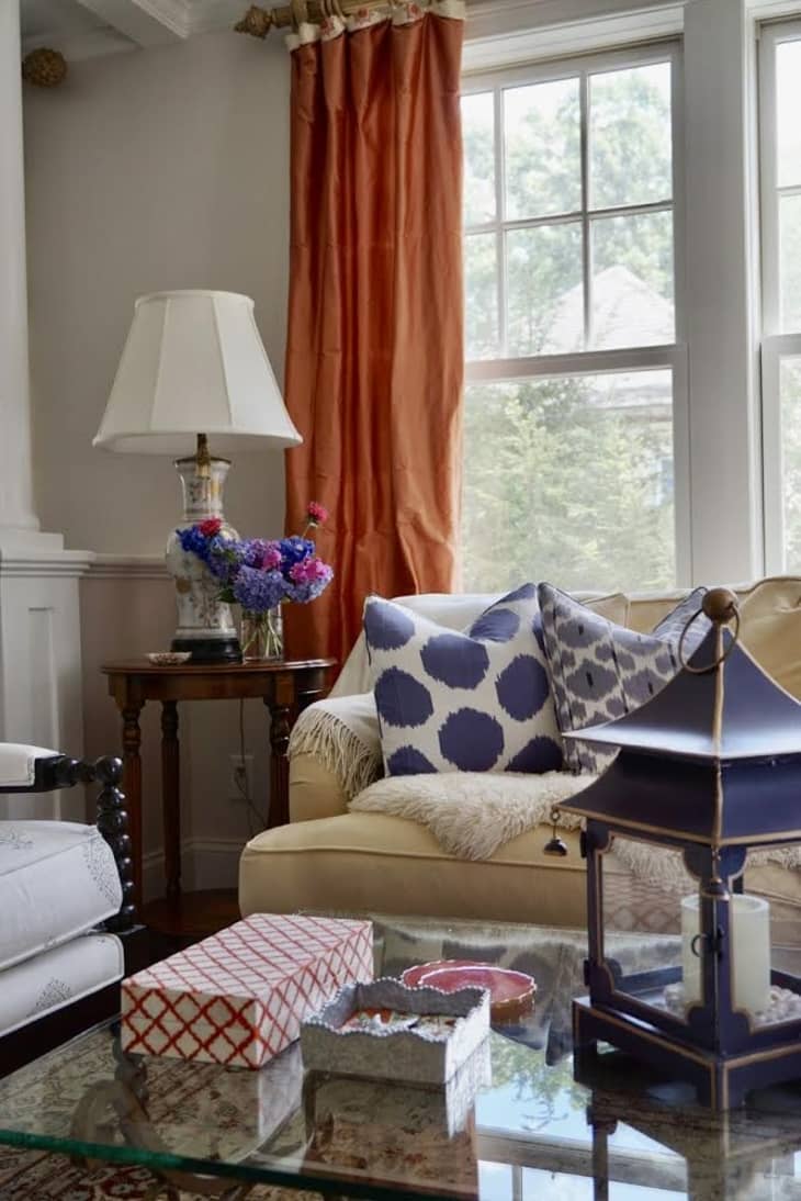 The Best Colorful Yet Classic Living Room Decor Schemes, According to ...