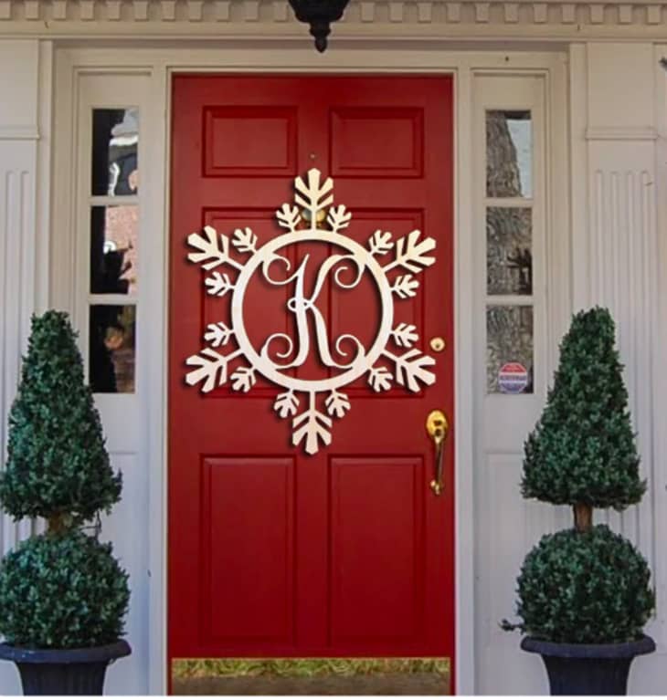 15 Christmas Door Decoration Ideas (With Inspiring Photos) Apartment