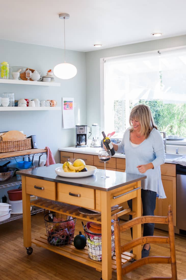 15 Ways To Organize Kitchens Without Cabinets Apartment Therapy   04708c8821fda12027dcce69881aef4dff41812c