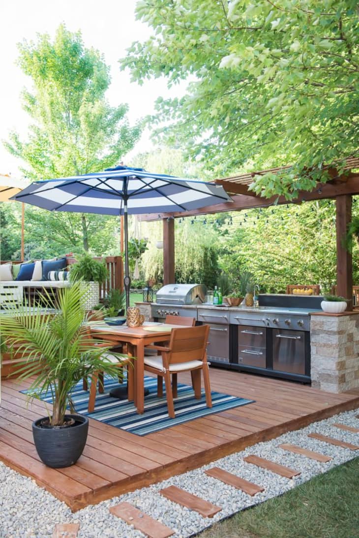 21 Outdoor Kitchen Ideas (With Photos of Inspiring Spaces) | Apartment ...