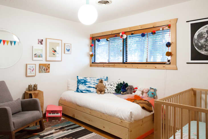 Crib with cheap trundle bed