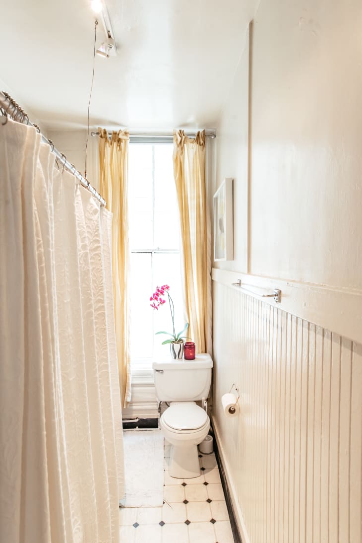 20 Reversible Ideas to Overhaul Your Rental Bathroom NOW Apartment