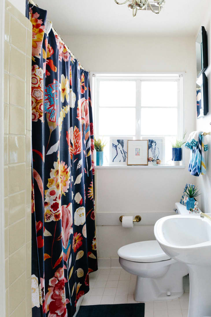 20 Reversible Ideas to Overhaul Your Rental Bathroom NOW Apartment
