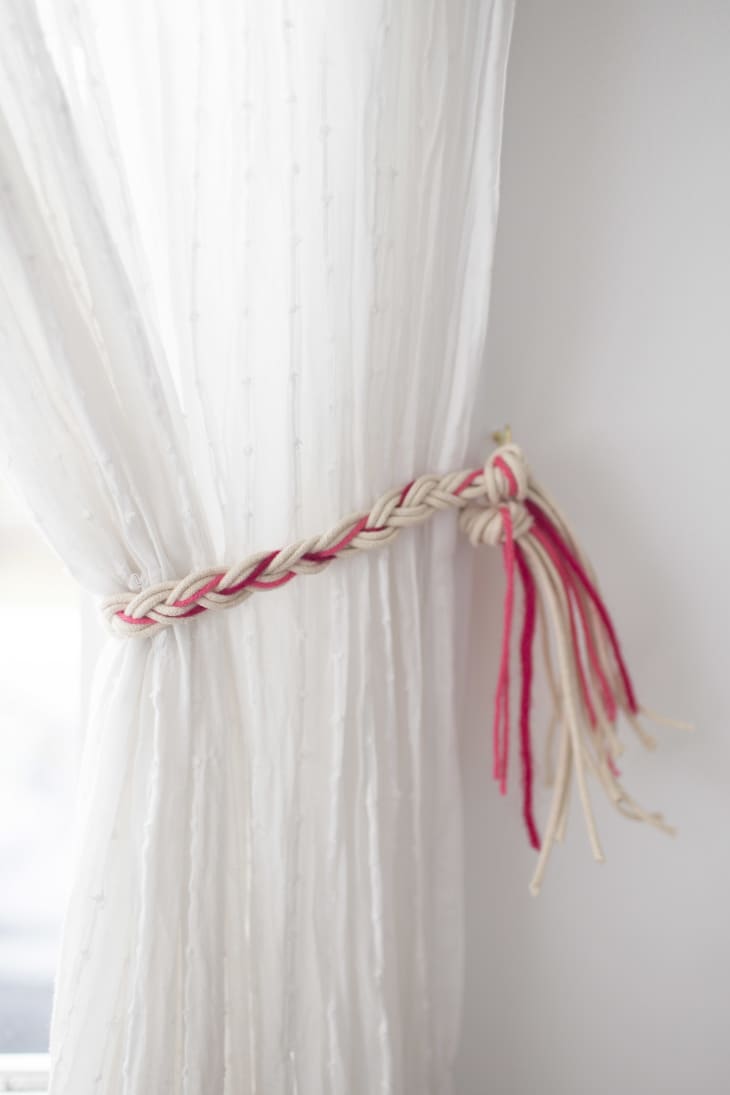 How To Make DIY Curtain Tie Backs From Rope | Apartment Therapy