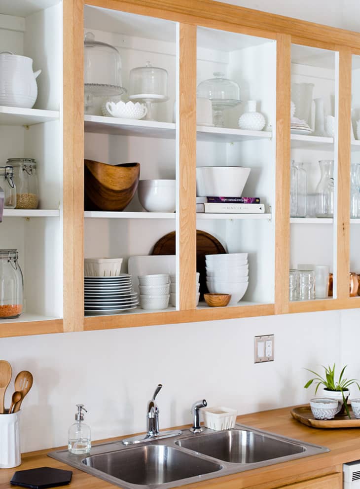 Rental Kitchen Decor Ideas - Oak Wood Finish Cabinets | Apartment Therapy - Apartment Therapy Cabinet Door Ideas