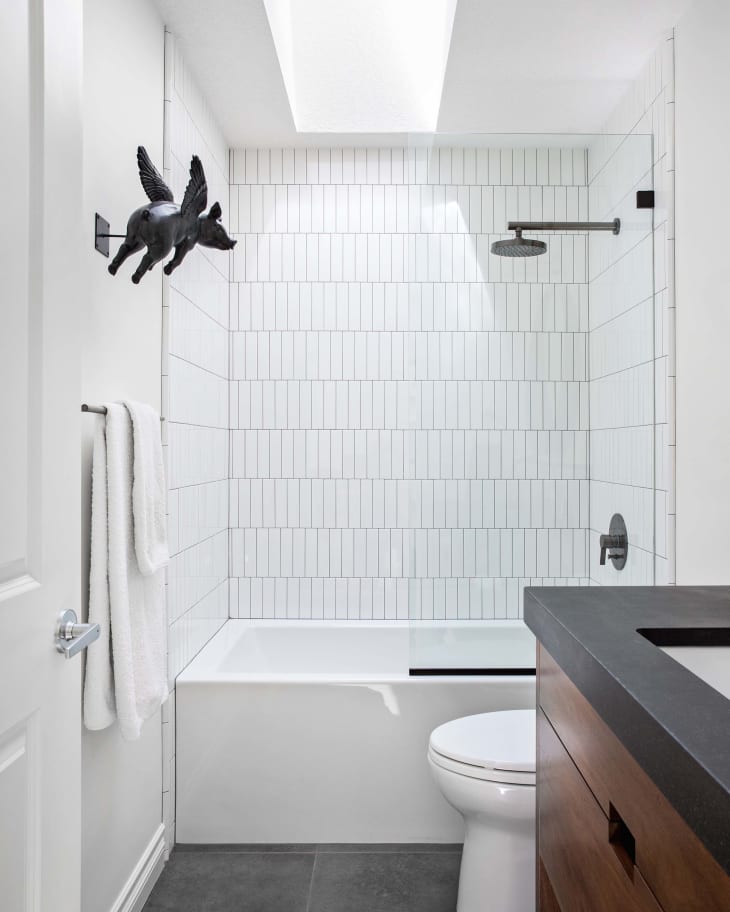 Vertical Stacked Subway Tile Installation Trend Apartment Therapy   2a1ea1d76c8a34976e730acdd03ba1c198016c15