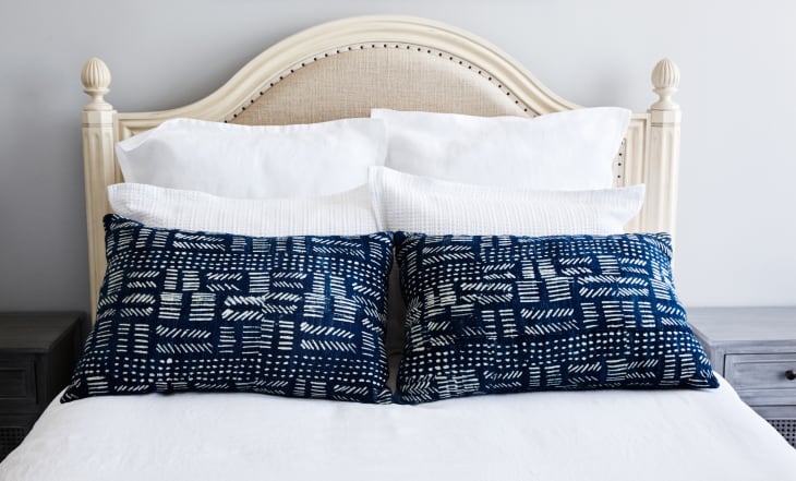 Types of decorative outlet bed pillows