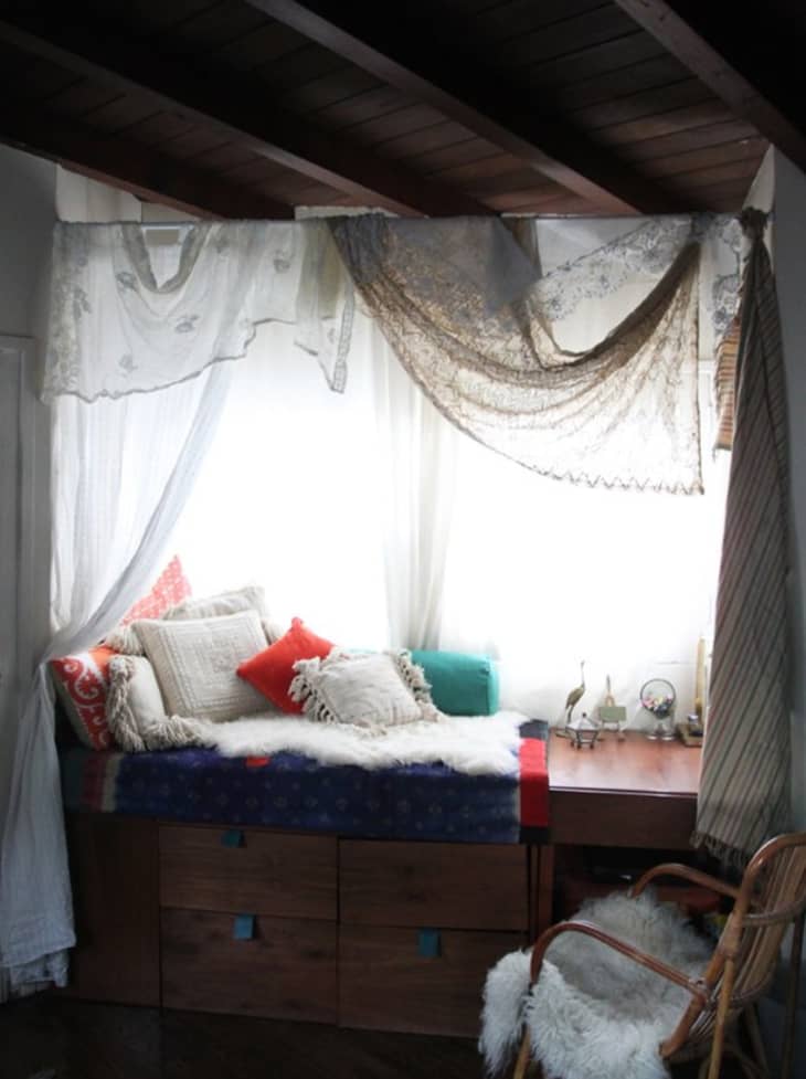 16 Cozy Reading Nooks and Window Seats Apartment Therapy
