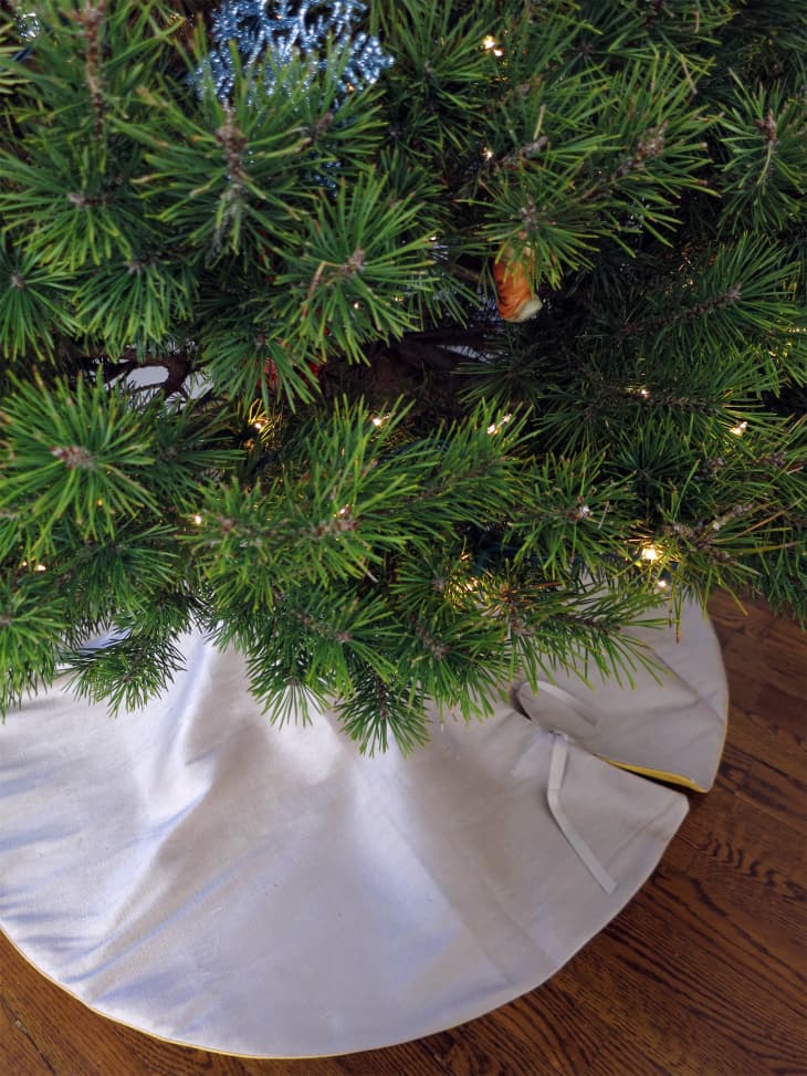 How To Sew a Reversible Christmas Tree Skirt Apartment Therapy