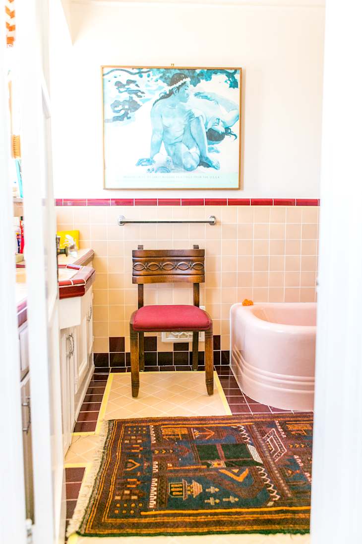13 Bathrooms Show How to Work With Vintage Tiles & Fixtures | Apartment ... - Reusing Old Fixtures In Apartment Renovations