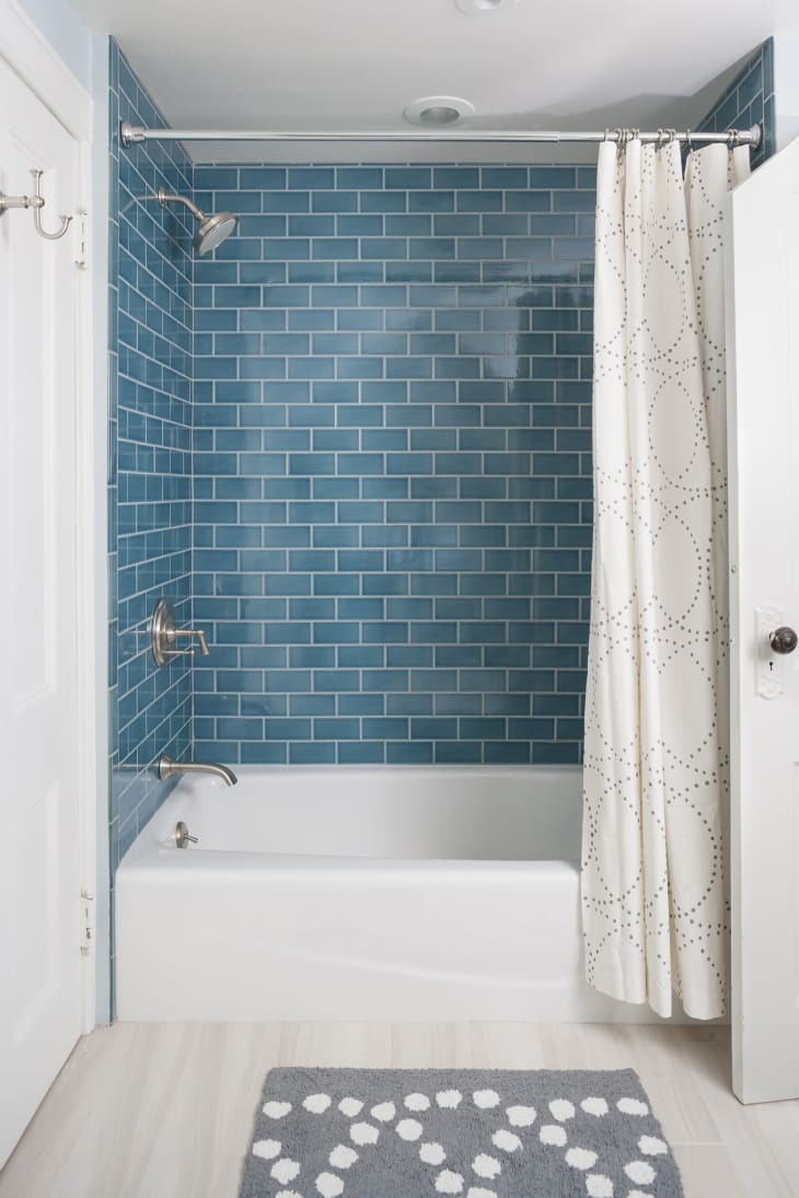 5 Fresh Ways to Shake Up the Look of a Bathtub/Shower Combo Apartment