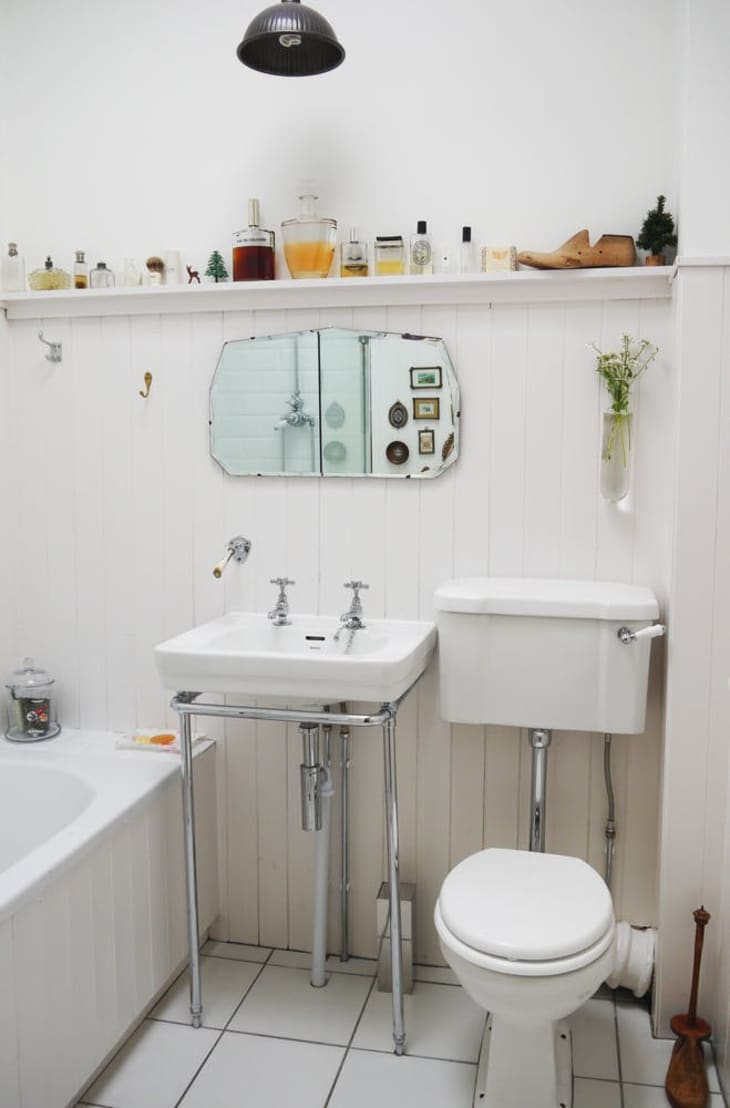 9 Real Bathrooms That Expertly Tackle a Lack of Storage | Apartment Therapy