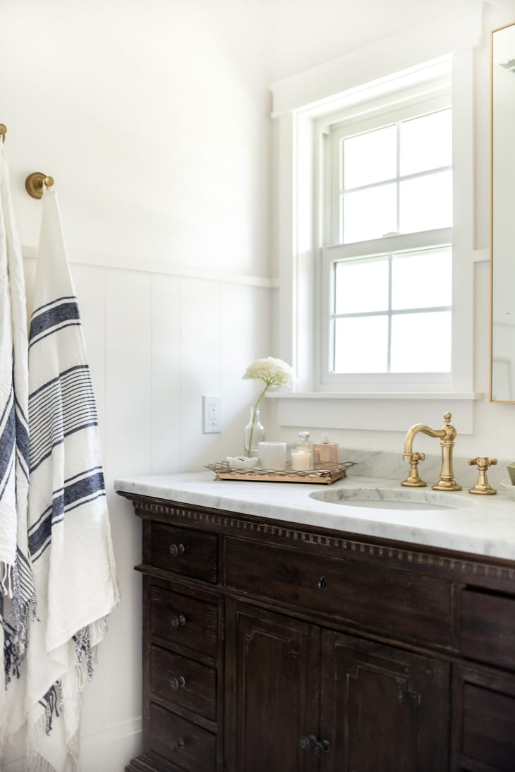 Before and After A Quick Fix for An Outdated Bath Apartment Therapy