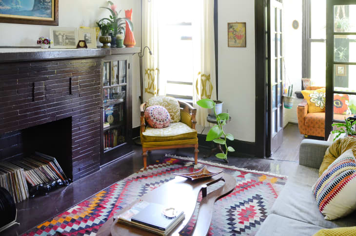 House Tour: A Kitschy, Comfy Chicago Apartment | Apartment Therapy